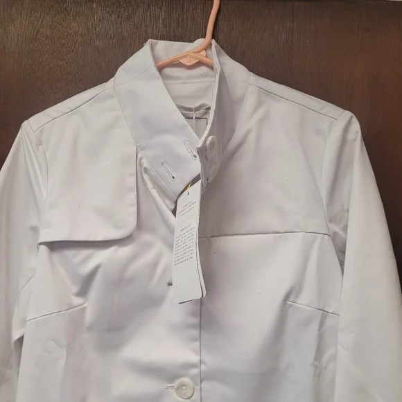FIGS Lab Coat - Picture 2 of 15